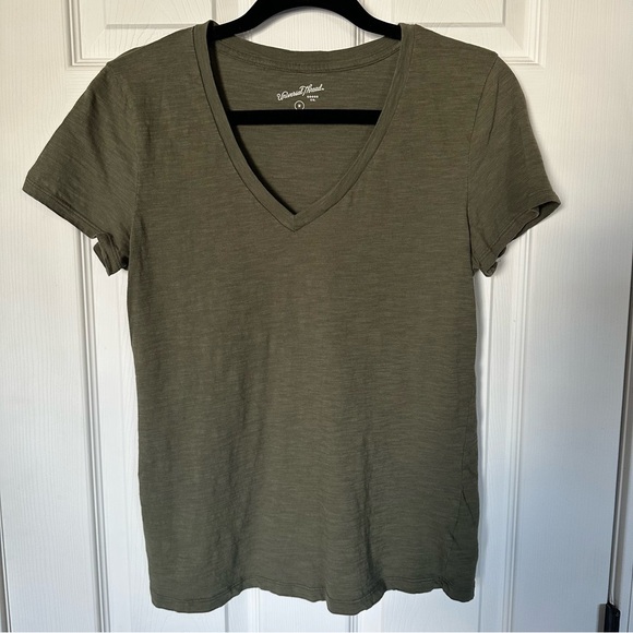 Universal Thread Olive V-Neck Tee 100% Cotton - Medium - Picture 1 of 7